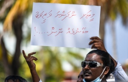 ޓެކްސީތަކުގެ މޮބައިލް އެޕްލިކޭޝަންތައް ޑައުންކޮށް، ސެންޓަރުތައް ބަންދުކޮށްފި