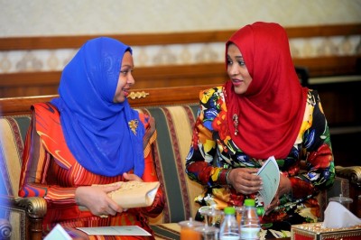 އަލީ ހަމީދުގެ އަނބިކަނބަލުން އޮންނަ ގޮޅިއަށް ފިރިހެނުންވަދެ ތިބޭ މައްސަލައެއް ބަލަނީ