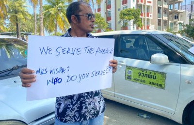 ޓެކްސީ ދަތުރުތައް ހުއްޓާލައި އިހުތިޖާޖު ފަށައިފި