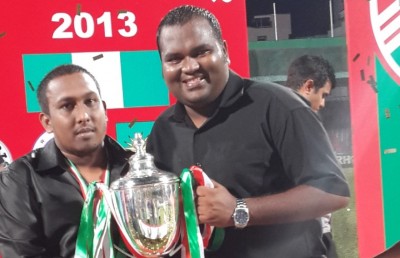 ނިއު ރޭޑިއަންޓުގެ މައްސަލައިގައި ސަޕޯޓަރުން ތެދުވެއްޖެ