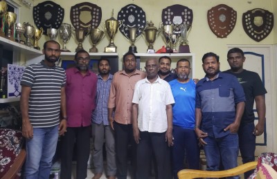 ނިއުގެ ސަޕޯޓަރުންގެ މަސައްކަތަށް ކުއީން ވަހީދުގެ ތާއީދު