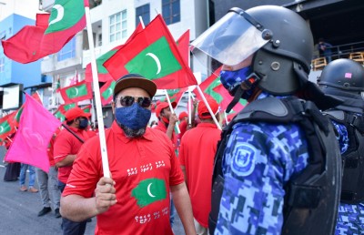 އިންޑިއާ އައުޓް ބޮޑު ހަރަކާތް ހުއްޓުވާނެ ކަމަށް އިމްރާން ވިދާޅުވެއްޖެ