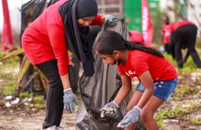 ސްވިމިން ޓްރެކާއި ފޭސް ދެއަކުން 755 ކިލޯގެ ކުނި ބީއެމްއެލުން ނަގައިފި