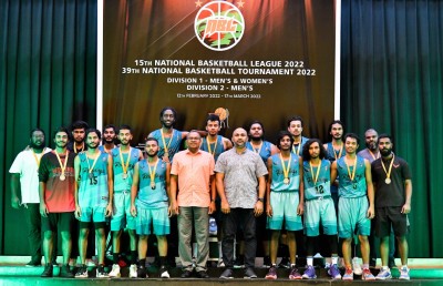 ނަޒީގެ ބާސްކެޓް ކޯޗުކަމުގެ ތަރި އެންމެ އުހުގައި