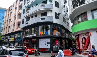 އިމާރާތުން ވެއްޓި މަރުވި ޒުވާނާއާ އެކު ކޮޓަރީގައި ތިބި ތިން މީހުން ހައްޔަރުކޮށްފި