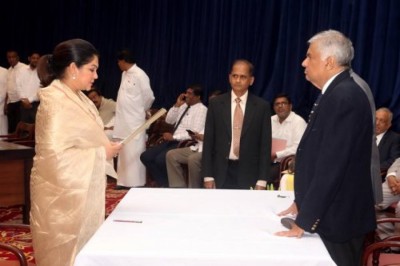ކޮލޮމްބޯގެ މޭޔަރުކަމާ ރޯސީ ހަވާލުވެވަޑައިގެންފި