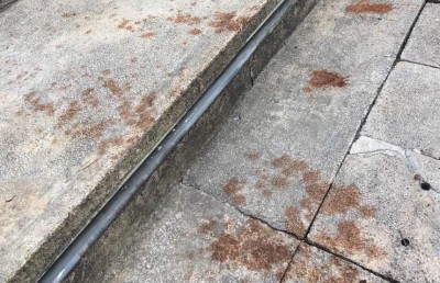 ޖުމްހޫރީ މައިދާނުގައި ހުންނަ ފެންއަރުވާ ވަޑާން ތެރެއަށް ރަތް ކުޅު!