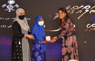 ފަސްޓް ލޭޑީގެ އަމިއްލަ ދިރިއުޅުމުގެ މިސާލުތަކުން އަންހެނެއްގެ ބުރަ ޒިންމާތައް!