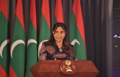 ފަސްޓް ލޭޑީގެ އަމިއްލަ ދިރިއުޅުމުގެ މިސާލުތަކުން އަންހެނެއްގެ ބުރަ ޒިންމާތައް!