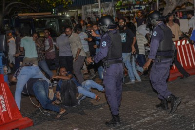 ރޭގެ މުޒާހަރާ އިން ހައްޔަރުކުރި 139 މީހުން ފުލުހުންގެ ބެލުމުގެ ދަށުގައި