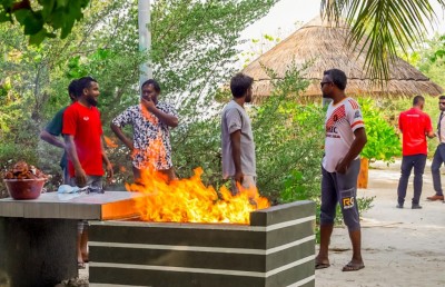 ބީއެމްއެލްގެ އެހީގައި ޅައިމަގުގައި ކޮމިއުނިޓީ ބީޗެއް