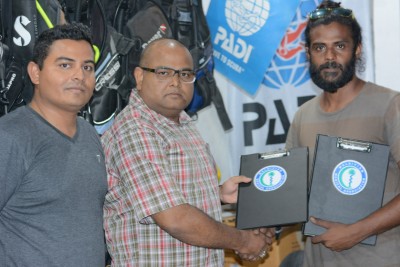 ޑައިވް ޑެސްކުން މޯލްޑިވްސް މެޑިކަލް އެސޯސިއޭޝަނާ އެކު އެއްބަސްވުމެއްގައި ސޮއިކޮށްފި