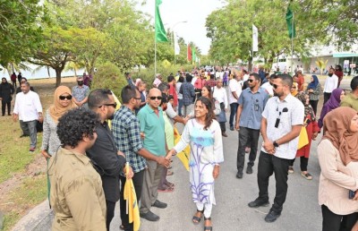 ރައީސްގެ ދެކަނބަލުންނަށް އައްޑޫން ހޫނު މަރުހަބާއެއް