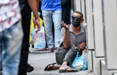 ފޮޓޯ ސްޓޯރީ: ގައިބާރު ހުރި އެތައް ބަޔަކު ސަލާން ޖަހަނީ!