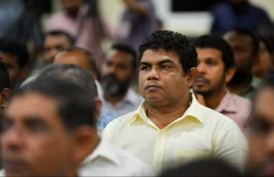 ވޯޓަށް ނުފޫޒު ފޯރުވަން މަސައްކަތް ކުރެއްވި ވަޒީރުންނަށް ފިޔަވަޅު އަޅަން ޖެހޭ: ބޮންޑޭ