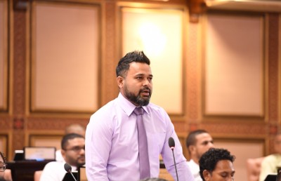 ނަޝީދު ބަހުސްގައި ބައިވެރިވެ ވަޑައިގަންނަވާތީ އިދިކޮޅު މެންބަރުންގެ ޝަކުވާ