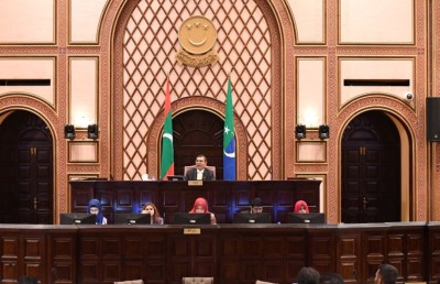 ގާސިމް ބަލިކޮށް ބޮޑު އަޣުލަބިއްޔަތަކުން މަޖިލިހުގެ ރައީސްކަން ނަޝީދަށް