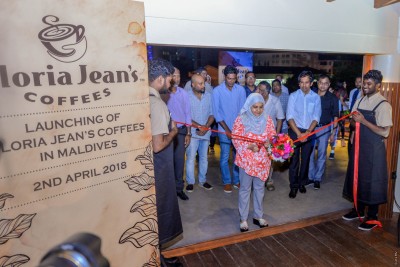ގްލޯރިއާ ޖީންސް ކޮފީގެ ރާއްޖޭގެ ފުރަތަމަ އައުޓްލެޓް ރަސްފަންނުގައި ހުޅުވައިފި