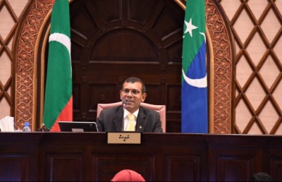 ގާސިމް ބަލިކޮށް ބޮޑު އަޣުލަބިއްޔަތަކުން މަޖިލިހުގެ ރައީސްކަން ނަޝީދަށް