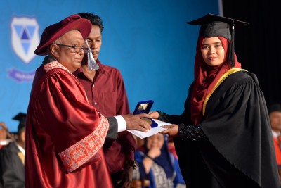 ވިލާކޮލެޖުން ހިންގި އޯޕަން ޔުނިވާސިޓީގެ ކޯސްތަކުން 334 ދަރިވަރުން ދަސްވެނިވެއްޖެ