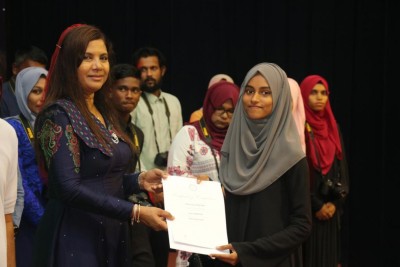 ލ. އަތޮޅުން 83 ފޮޓޯގްރާފަރުން ތަމްރީނުކޮށްފި