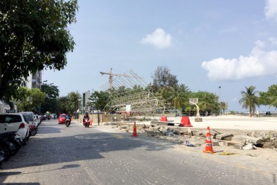 ބޮޑުތަކުރުފާނު މަގު ހަދަމުންދާތީވެ، އެ މަގުގެ ބައެއްގައި ޕާކު ކުރުން މަނާކޮށްފި