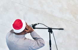 ސަލްމާން މިސްކިތް ފުރަތަމަ ހުކުރު ނަމާދަށް ފުރާލައިފި
