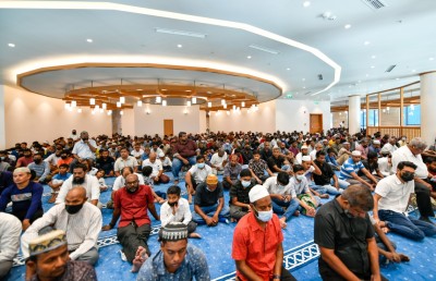 ސަލްމާން މިސްކިތް ފުރަތަމަ ހުކުރު ނަމާދަށް ފުރާލައިފި