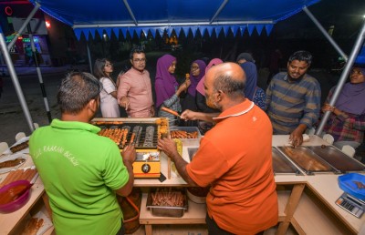 ސްޓްރީޓް ފުޑްސްގެ މުޅިން ތަފާތު މަންޒަރެއް!