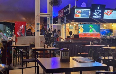 ޓީ ޖެޓީ ރެސްޓޯރެންޓުން ރޯދަ ވީއްލައިގެން އުމްރާ ދަތުރެއް
