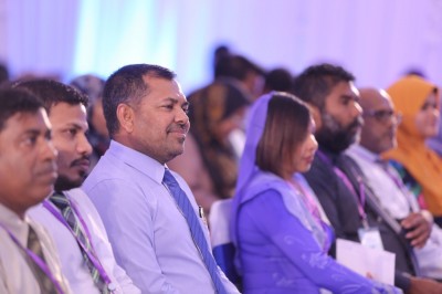 ޓޫރިޒަމް ދާއިރާއަށް ސިވިލް ސާވިސްއިން "ކޮންޓްރިބިއުޓް" ކުރަން ޖެހޭ: މިނިސްޓަރު
