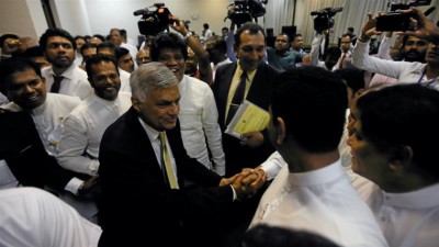 ލަންކާގެ ބޮޑުވަޒީރުގެ އިތުބާުރު ނެތް ކަމަށް ވޯޓު ދެއްވި 16 މިނިސްޓަރަކު އިސްތިއުފާ ދެއްވައިފި