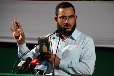 އީޔޫގެ ލަފަޔާ ދެކޮޅަށް ކޮންމެ ދިވެހި ދަރިޔަކު ވެސް އަޑުއުފުލަންޖެހޭ: އިލްޔާސް