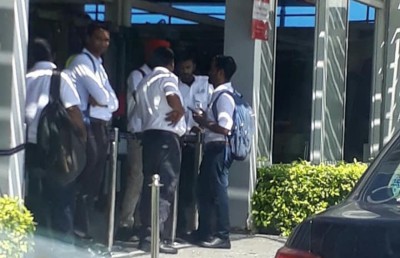 ޖީއެމްއާރުގެ ޓީމެއް އެއާޕޯޓުގައި؟!