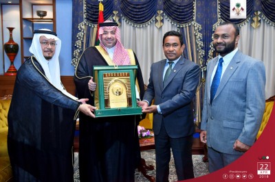 ރައީސް ޔާމީންގެ އިގްތިސާދީ ސިޔާސަތަަށް މަދީނާގެ ޔުނިވާސިޓީގެ ރެކްޓާގެ ތައުރީފު
