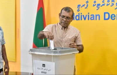 ފައްޔާޒުގެ ޓީމަށް ނަޝީދުގެ ރައްދެއް: އެމްޑީޕީ އޮތީ "ހިންގާލާފައި"