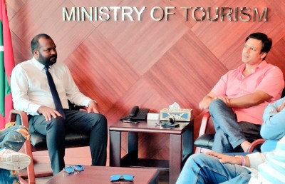 ޓޫރިޒަމް މިނިސްޓަރު، ވިވެކް އޮބެރޯއީއާ ބައްދަލު ކުރައްވައިފި