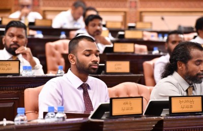 އަދީބު ފިލިޔަދީގެން ނުވާނެ: ބައެއް މެމްބަރުން