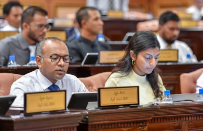 އަދީބު ފިލިޔަދީގެން ނުވާނެ: ބައެއް މެމްބަރުން