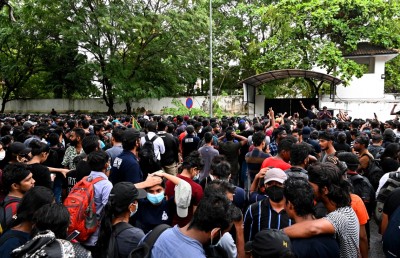 މުޒާހަރާގެ ކޮންމެ މިނިޓަކީ ގެއްލޭ ޑޮލަރު: ރާޖަޕަކްސާ