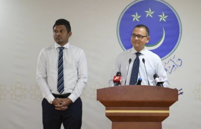 ފްލެޓް ފިނިޝިންއަށް ހަ މިލިއަނެއްހާ ރުފިޔާ ނަގައި މަސައްކަތެއް ނުކުރޭ: އާދަމް ޝަރީފް