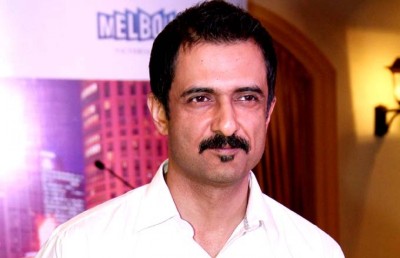 "މެންޓަލްހުޑް" ގައި ކަރިޝްމާ ކަޕޫރްގެ ފިރިމީހާގެ ރޯލަށް ސަންޖޭ ސޫރީ