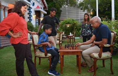 އެ ކުދިންގެ އުފާވެރި ވަގުތުކޮޅުން ފަސްޓް ލޭޑީގެ "ހިތްފުރިއްޖެ"