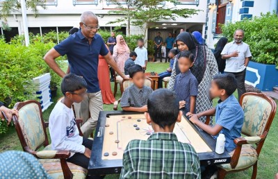 އެ ކުދިންގެ އުފާވެރި ވަގުތުކޮޅުން ފަސްޓް ލޭޑީގެ "ހިތްފުރިއްޖެ"