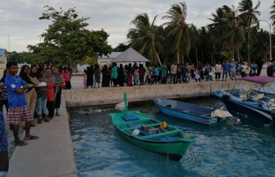 ދެ މަހުގެ ކުއްޖަކާއެކު އެއް އާއިލާއެއްގެ ފަސް ކުޑަކުދިން ޖެންޑާއިން ނަގައިފި