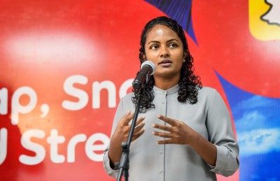 އުރީދޫން ސްނެޕްޗެޓާ ގުޅިގެން ދިވެހިވަންތަ ލެންސަކާއި ފިލްޓަރެއް ތައާރަފުކޮށްފި