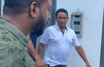 ޔާމީންގެ ގެކޮޅުން "އިންޑިއާ އައުޓް" ބެނާ ފުލުހުން ނަގައިފި