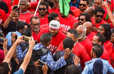 ޗައިނާގެ ކަރާމާތް ގެއްލޭ ވާހަކަ ނަޝީދު ދެއްކެވިޔަސް ސަރުކާރުން އަޅައެއް ނުލާ: އިދިކޮޅު