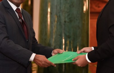 ނަމަނަމަ އިސްތިއުފާ ނުދެއްވާތި!