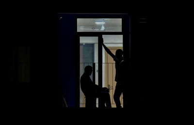 ޑްރަގް ވިޔަފާރިކުރާ ހިޔާ ފްލެޓަކުން ފަސް މީހަކު ހައްޔަރުކޮށްފި؛ ބައި ލައްކަ ރުފިޔާ ފެނުނު